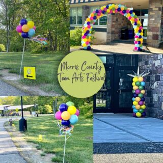 Catching up with posts from a weeks worth of events!  We helped celebrate the Morris county teen arts festival this past Wednesday at CCM.  I remember attending this when I was in high school and loved it!! So glad these kind of programs are still thriving in Morris county!!! 
#ccm #morriscountynj #randolphnj #teenartsfestival #balloondecor #corporateballoons #balloonsforschools